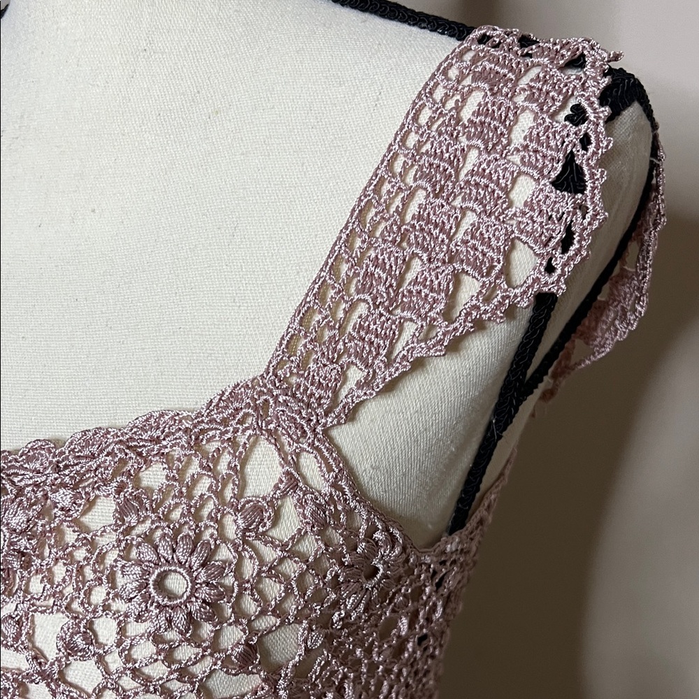 🌸🩷The Limited Crochet Lace Blouse in Light Purple - Picture 11 of 15